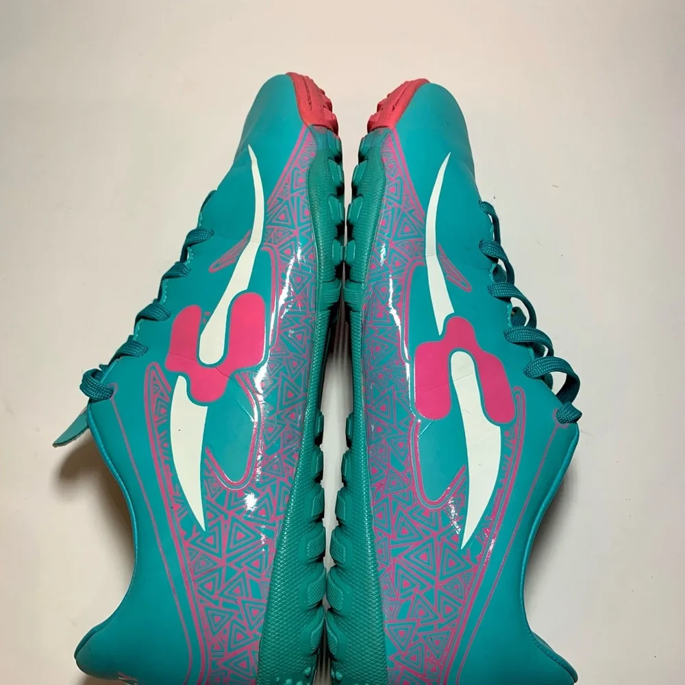 Charly Youth Turf‎ Soccer Shoe Size 6 Pink Teal